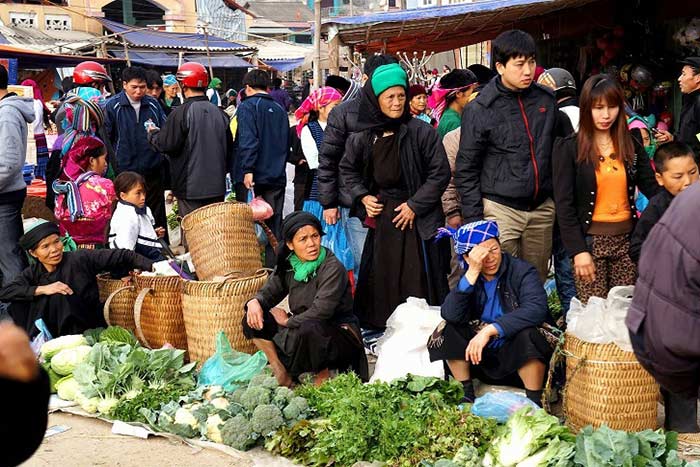 visit Ha Giang in 3, 4 or 5 days meo vac market